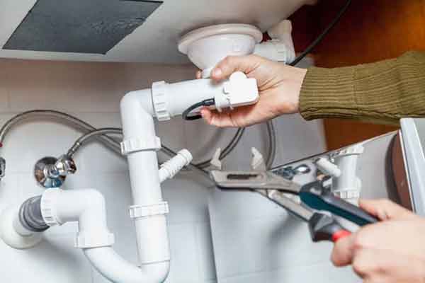 how to choose the right plumber for plumbing repairs