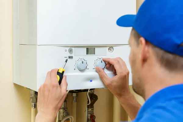 the role of a plumber in efficient water heater repairs